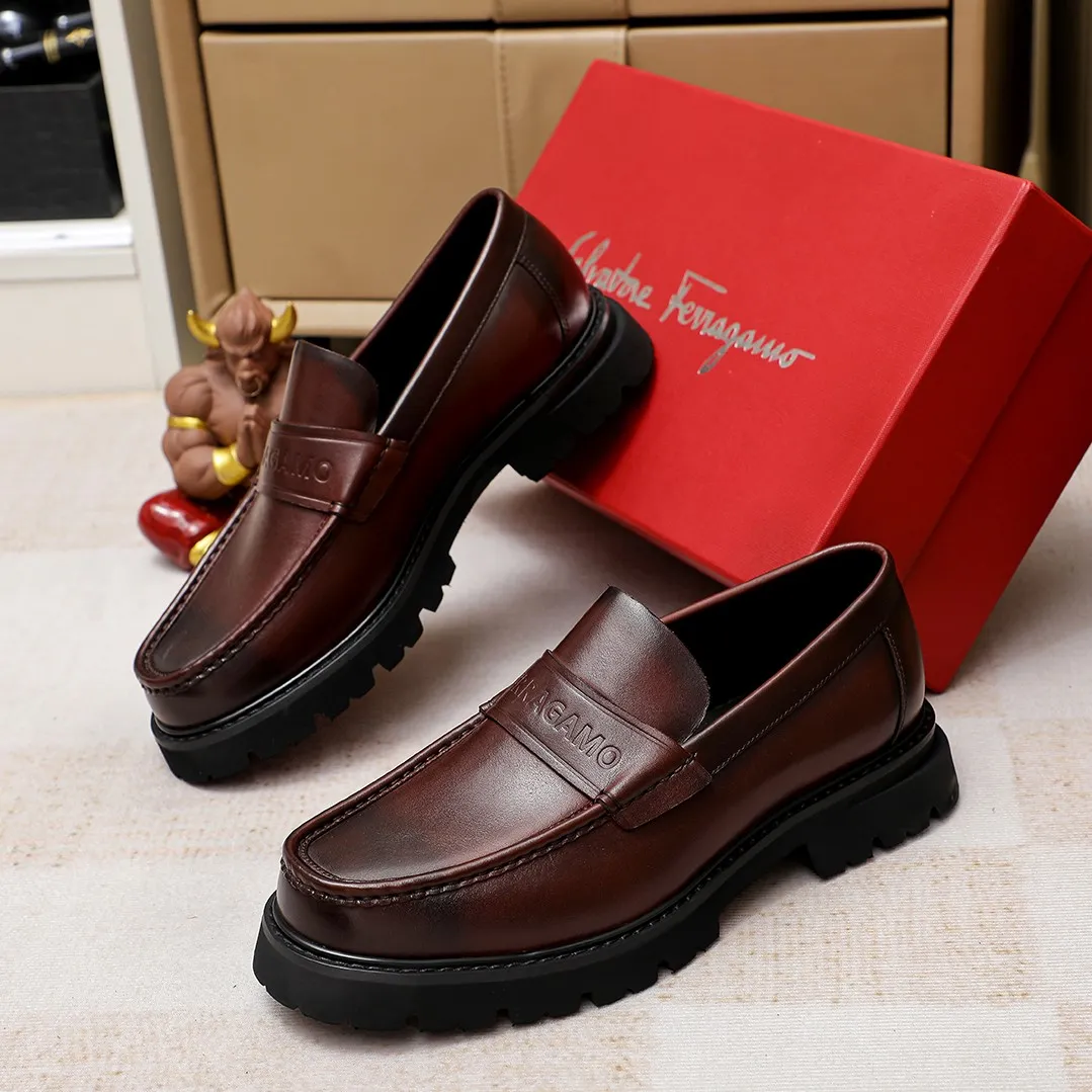 Men's shoes 💰460 🔥Ferragamo's new men's casual slip-on shoes🇨🇳Official website original 1:1 mold, original quality💯Fine workmanship, high-end luxury☘The upper is made of imported Italian first-layer cowhide🌴🐂Leather lining🍓Rubber wear-resistant and non-slip outsole, breathable and comfortable to wear🍍The first choice for high-grade men🍉3 colors available! Code number 38-45……